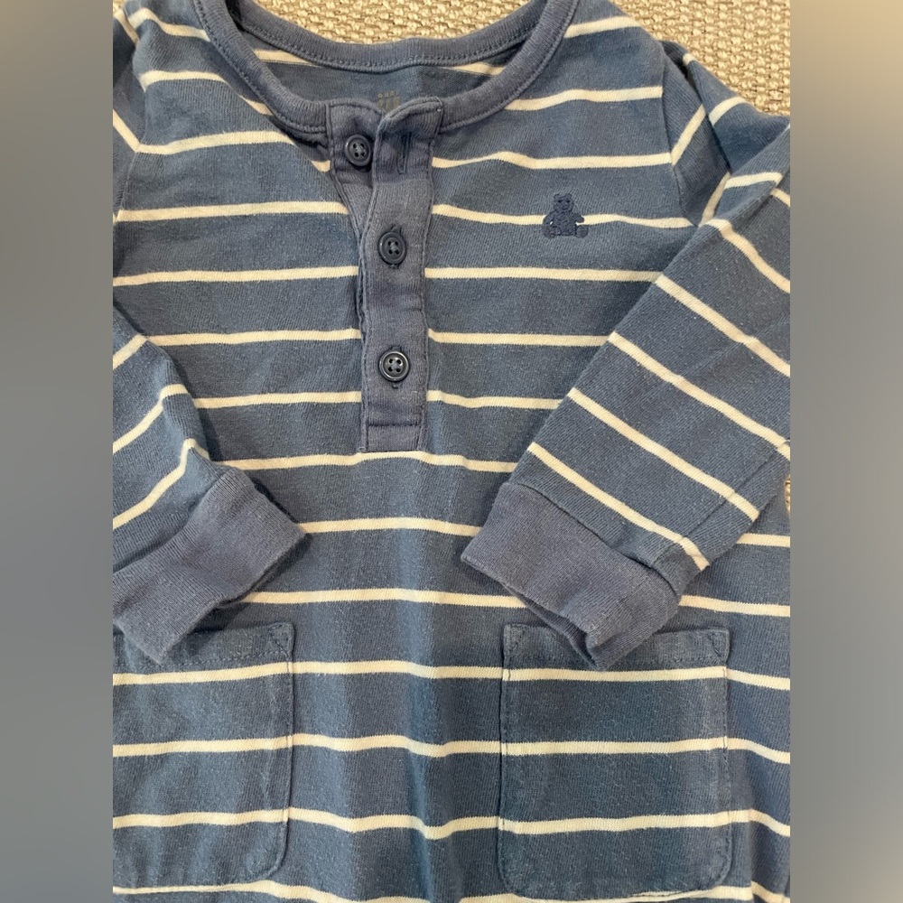 Gap baby boy organic 6-piece bundle. 6 - 12 months. - Picture 3 of 7